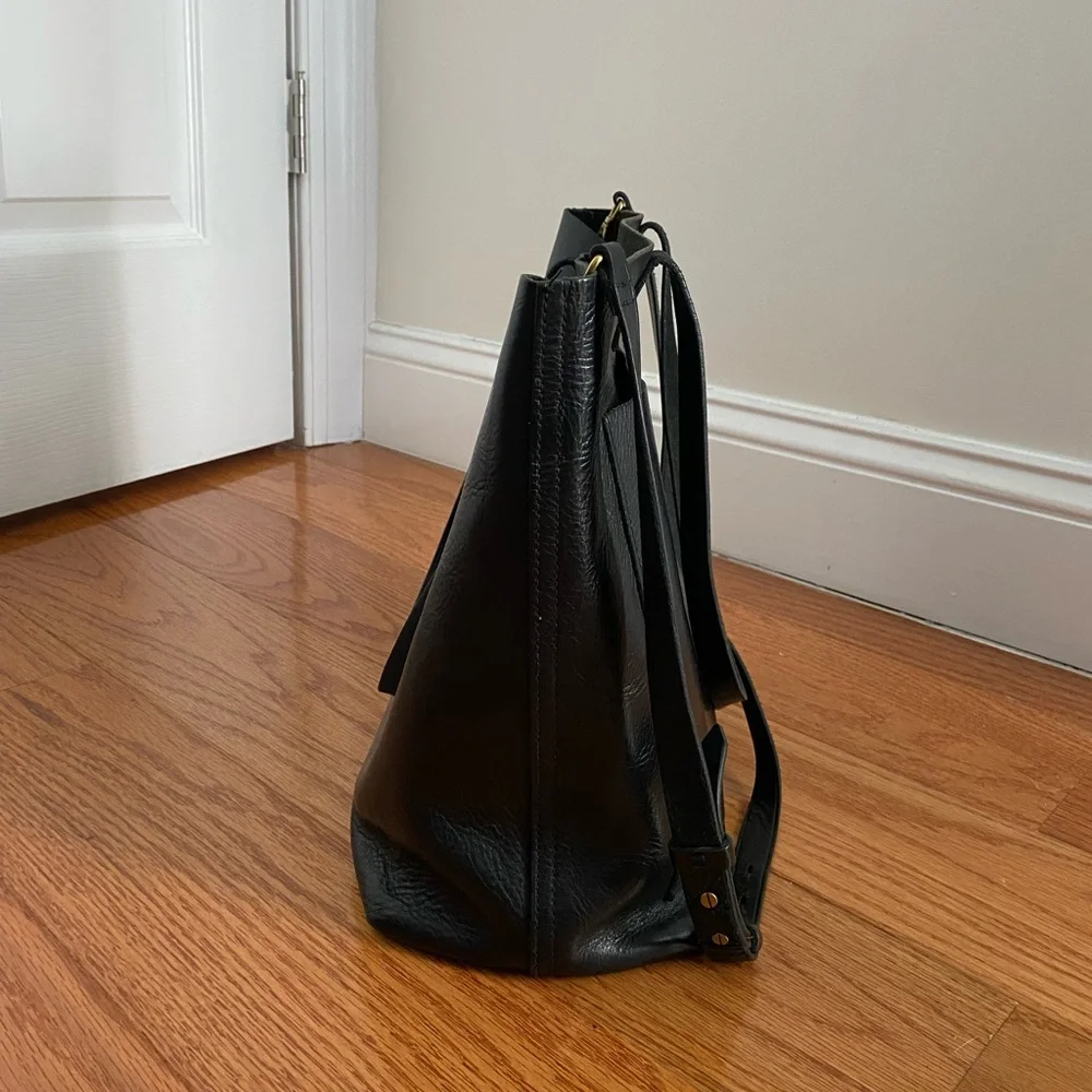 Madewell Medium Transport Tote Crossbody in Black - Picture 4 of 9